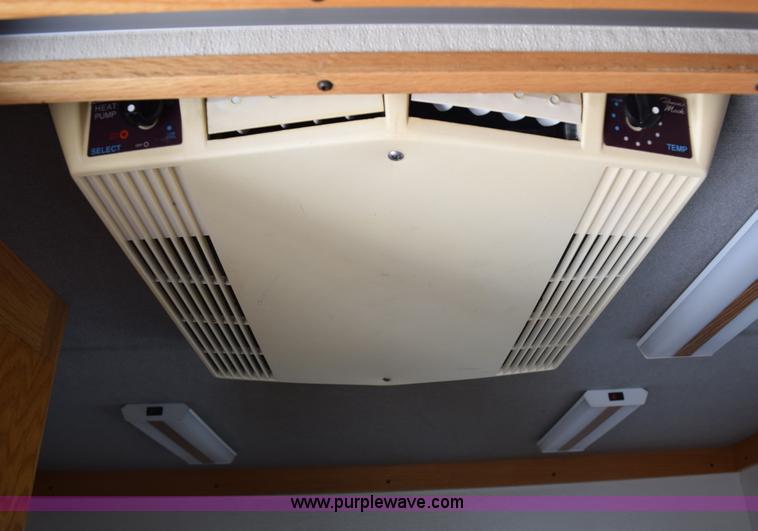 image for item E6285 1999 International Navistar FH1652 RV