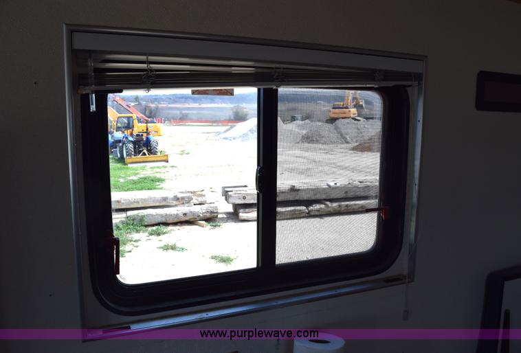 image for item E6285 1999 International Navistar FH1652 RV