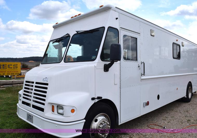 image for item E6285 1999 International Navistar FH1652 RV