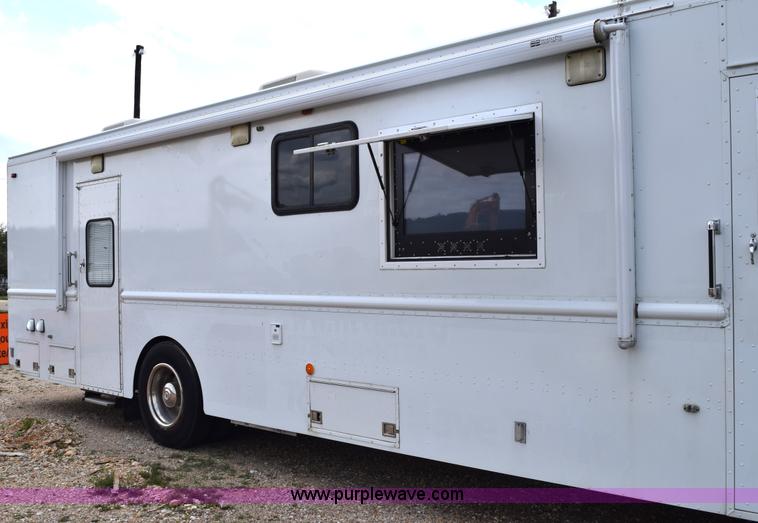 image for item E6285 1999 International Navistar FH1652 RV