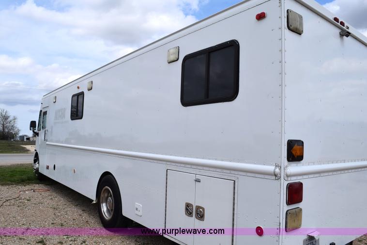 image for item E6285 1999 International Navistar FH1652 RV