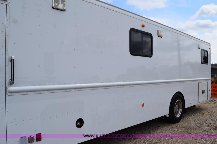 image for item E6285 1999 International Navistar FH1652 RV