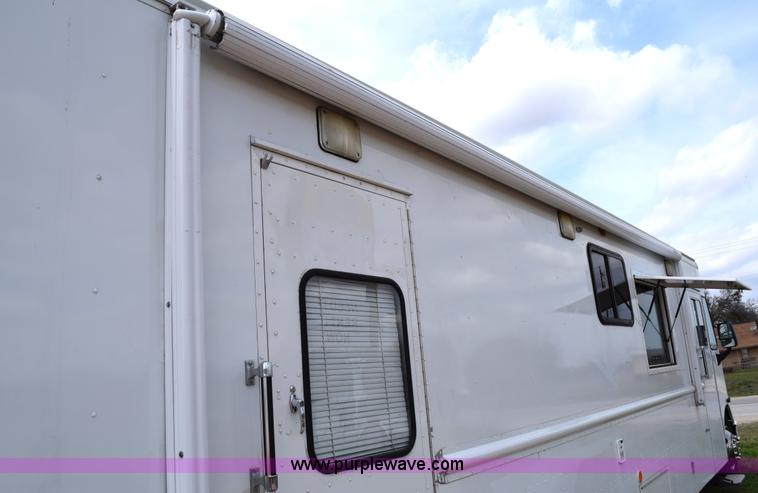 image for item E6285 1999 International Navistar FH1652 RV