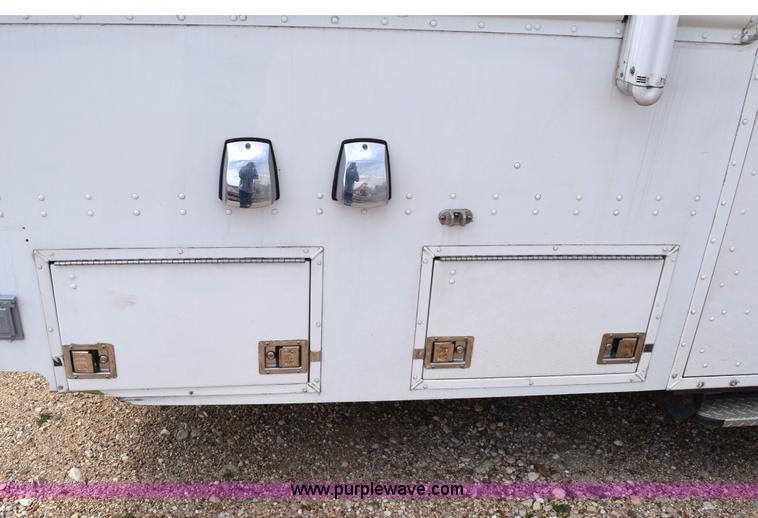 image for item E6285 1999 International Navistar FH1652 RV