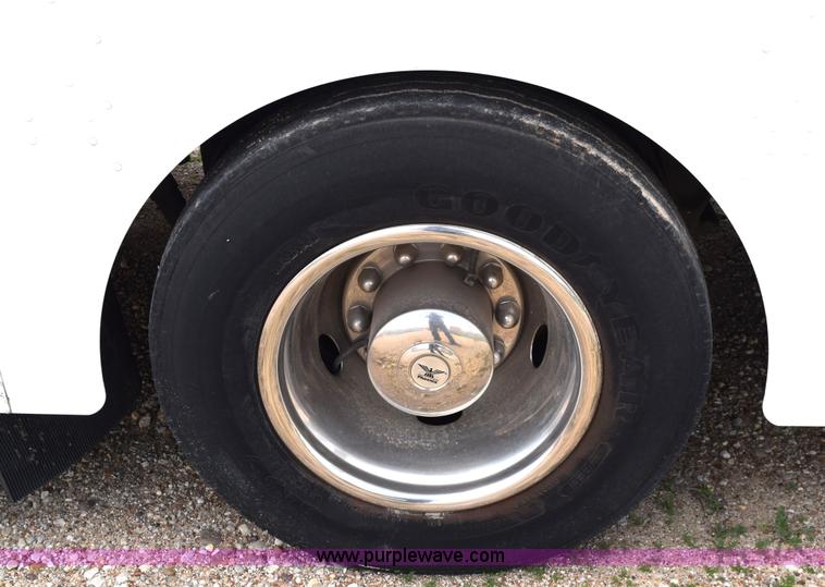 image for item E6285 1999 International Navistar FH1652 RV