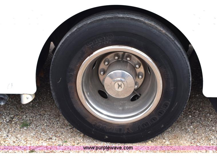 image for item E6285 1999 International Navistar FH1652 RV