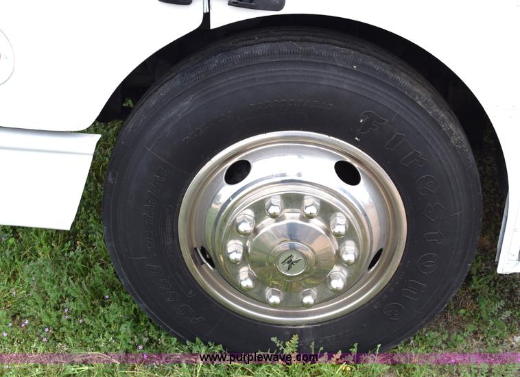 image for item E6285 1999 International Navistar FH1652 RV