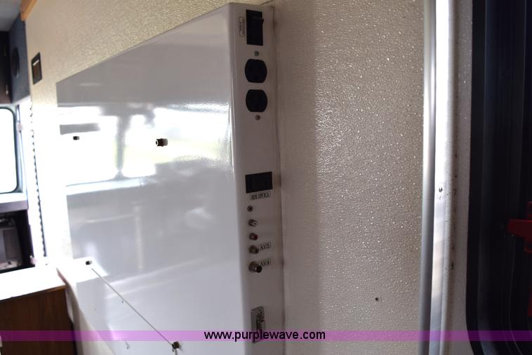 image for item E6285 1999 International Navistar FH1652 RV