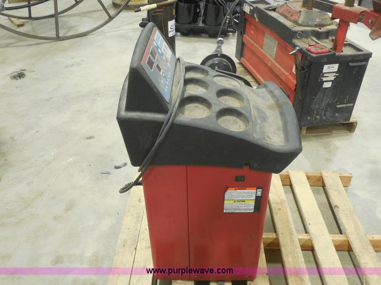 image for item E6323 Coats 775 tire balancer