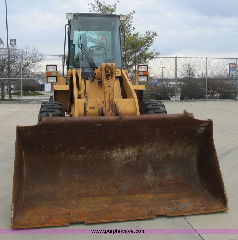 image for item E7437 1998 Case 621B articulated wheel loader