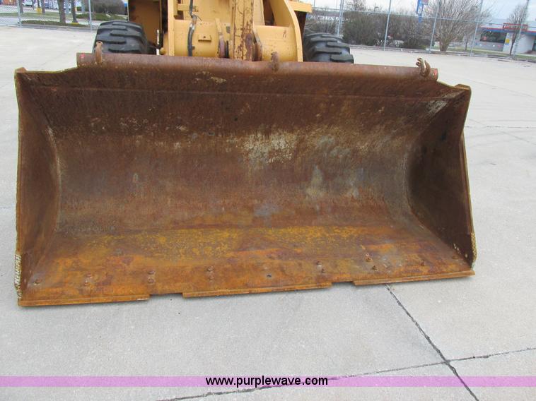 image for item E7437 1998 Case 621B articulated wheel loader