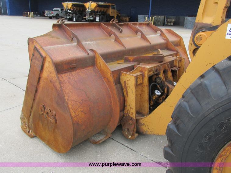 image for item E7437 1998 Case 621B articulated wheel loader