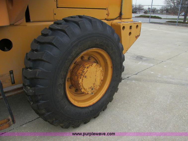 image for item E7437 1998 Case 621B articulated wheel loader