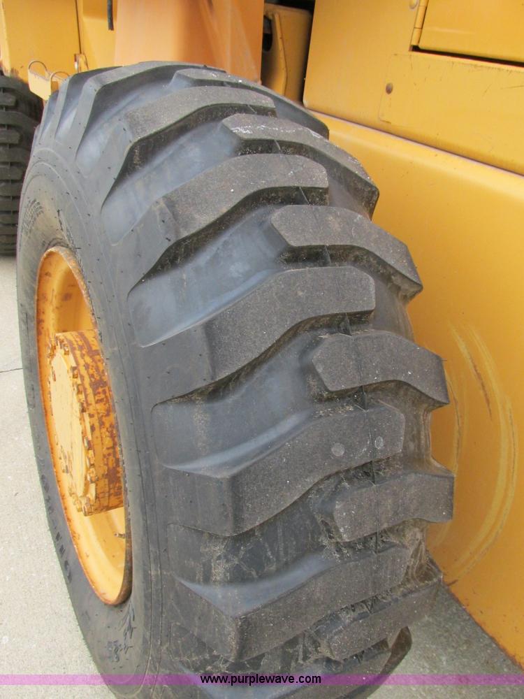 image for item E7437 1998 Case 621B articulated wheel loader