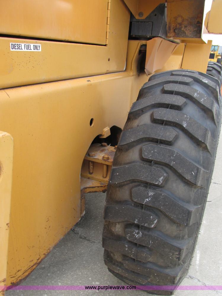 image for item E7437 1998 Case 621B articulated wheel loader