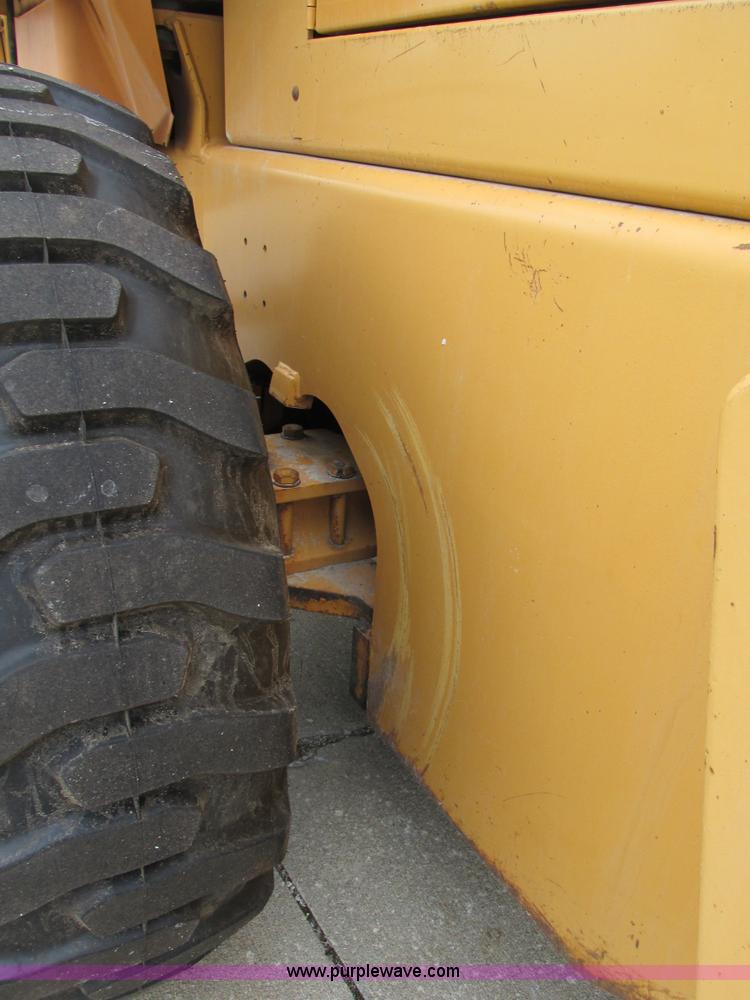 image for item E7437 1998 Case 621B articulated wheel loader