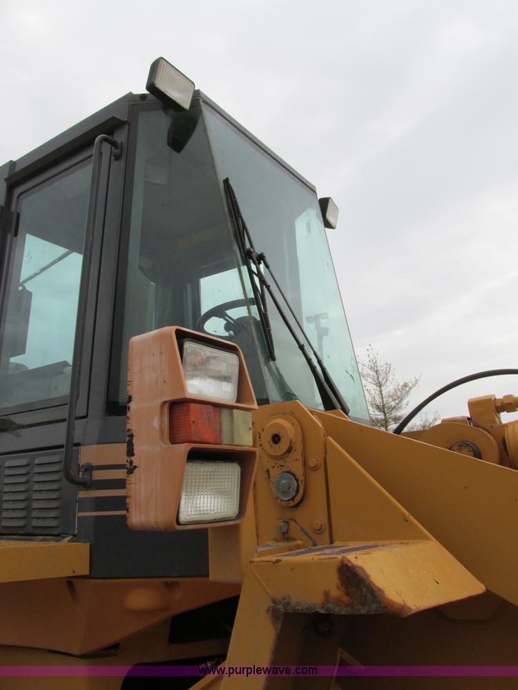 image for item E7437 1998 Case 621B articulated wheel loader