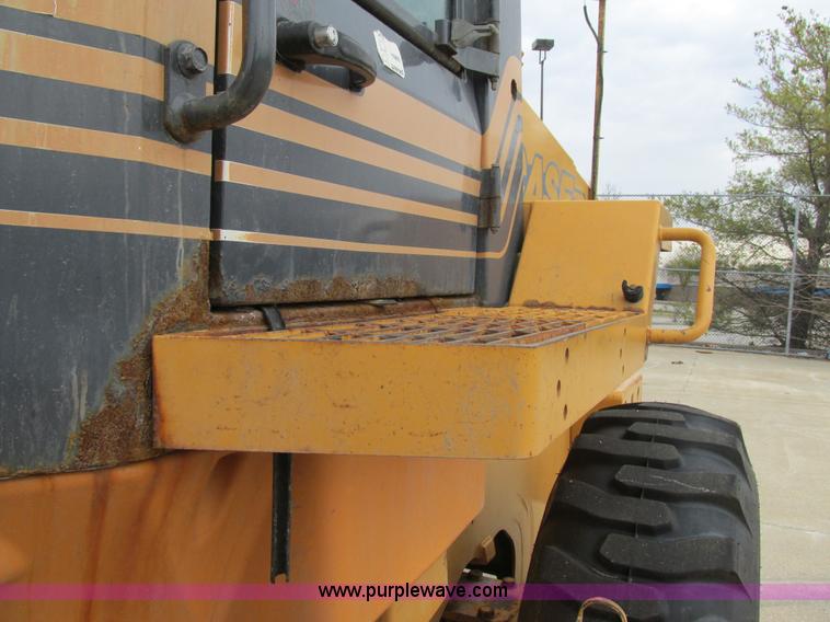image for item E7437 1998 Case 621B articulated wheel loader