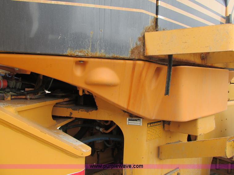 image for item E7437 1998 Case 621B articulated wheel loader