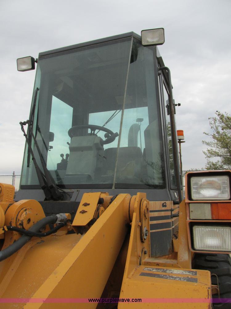 image for item E7437 1998 Case 621B articulated wheel loader