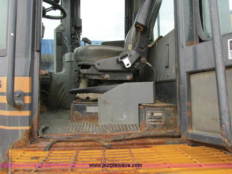 image for item E7437 1998 Case 621B articulated wheel loader