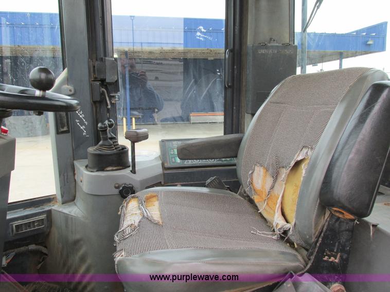 image for item E7437 1998 Case 621B articulated wheel loader