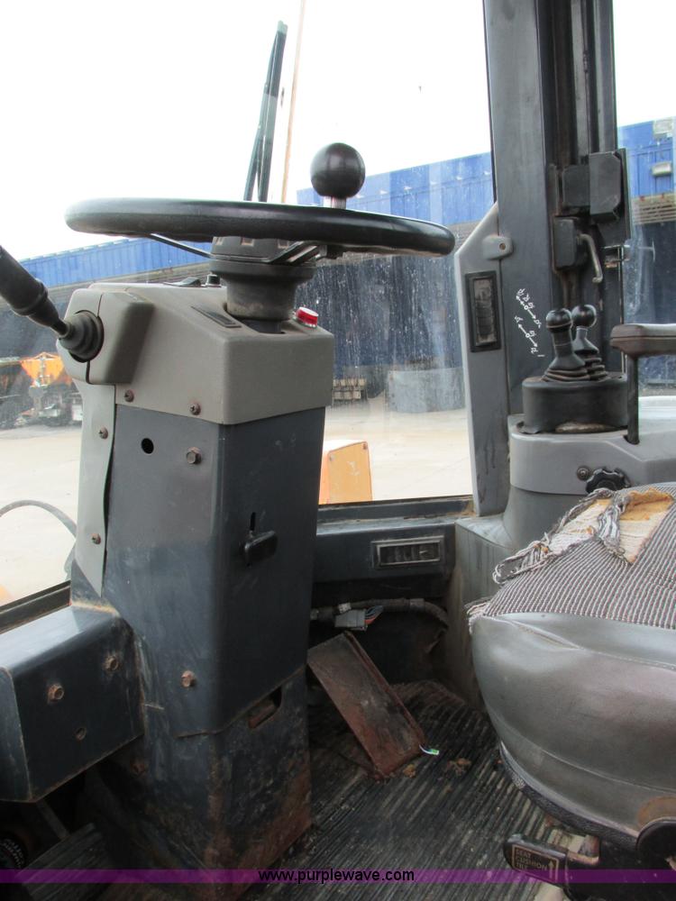 image for item E7437 1998 Case 621B articulated wheel loader