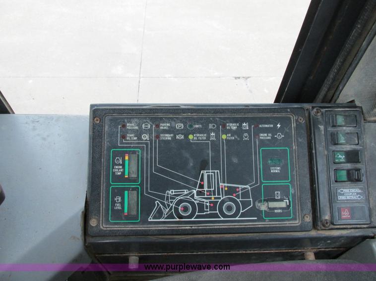 image for item E7437 1998 Case 621B articulated wheel loader