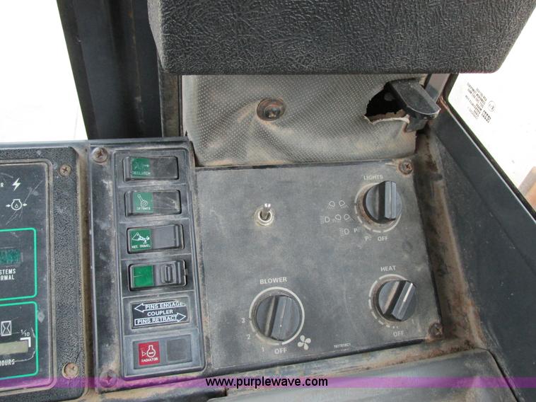 image for item E7437 1998 Case 621B articulated wheel loader