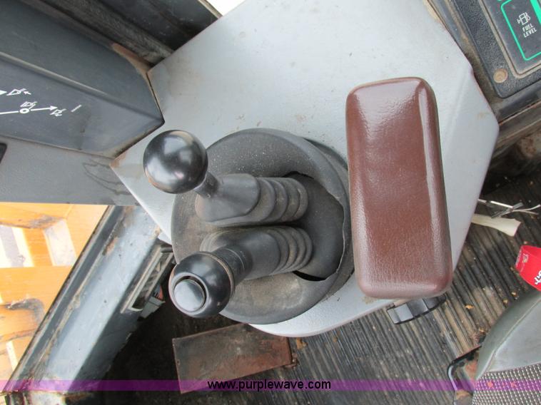 image for item E7437 1998 Case 621B articulated wheel loader