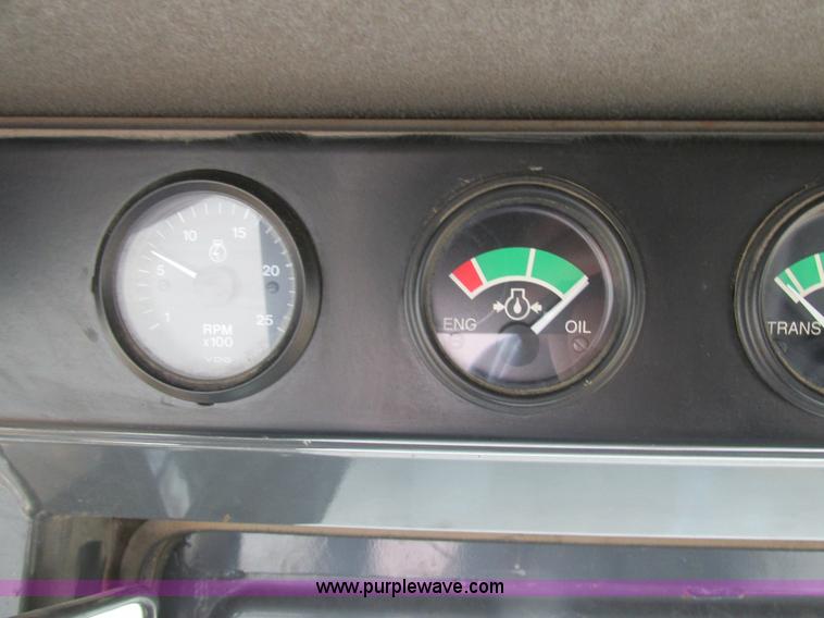 image for item E7437 1998 Case 621B articulated wheel loader