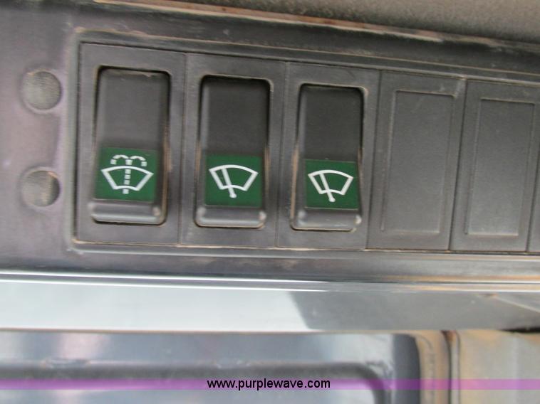 image for item E7437 1998 Case 621B articulated wheel loader