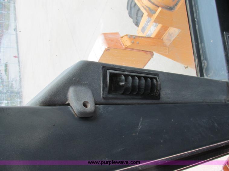 image for item E7437 1998 Case 621B articulated wheel loader