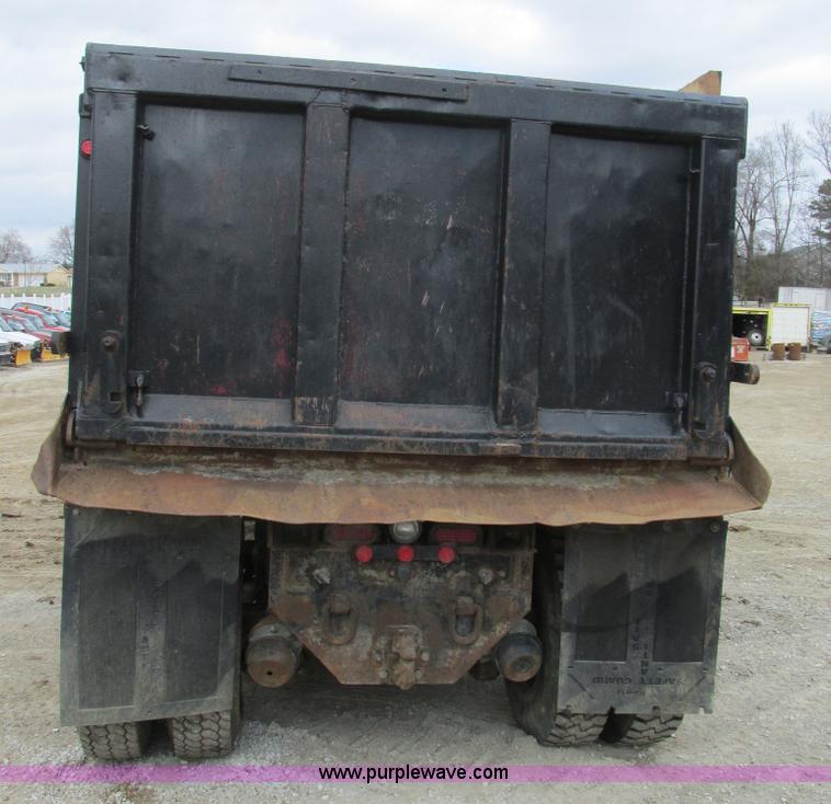 image for item E7445 1995 Ford LT9000 dump truck