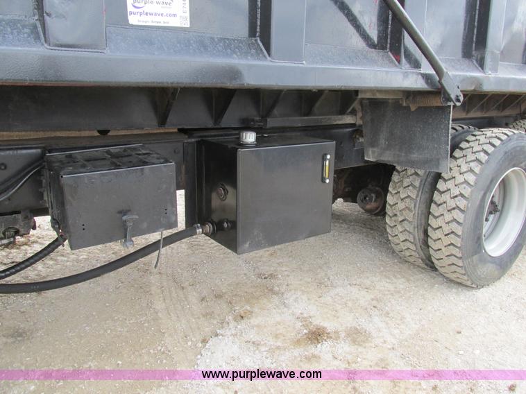 image for item E7445 1995 Ford LT9000 dump truck