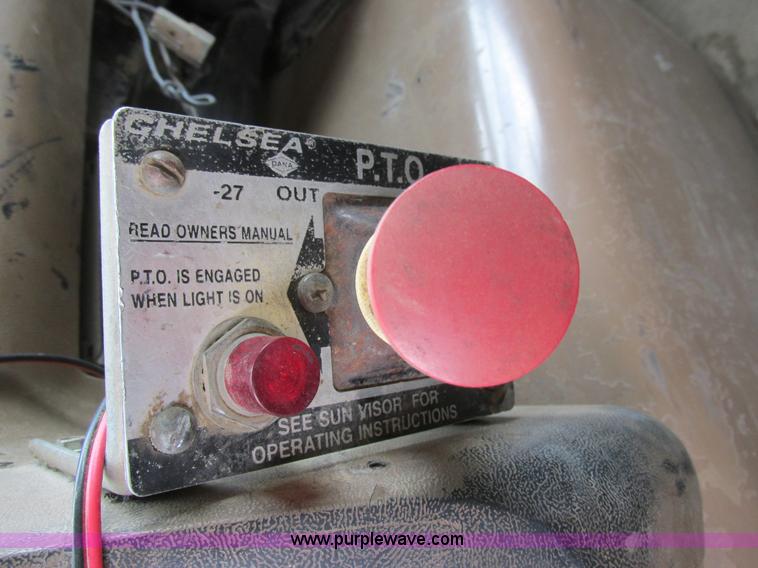 image for item E7445 1995 Ford LT9000 dump truck