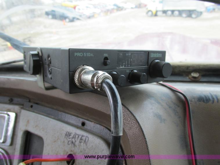 image for item E7445 1995 Ford LT9000 dump truck