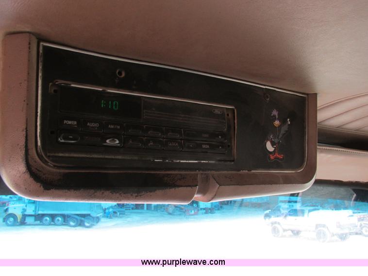 image for item E7445 1995 Ford LT9000 dump truck