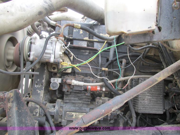 image for item E7445 1995 Ford LT9000 dump truck