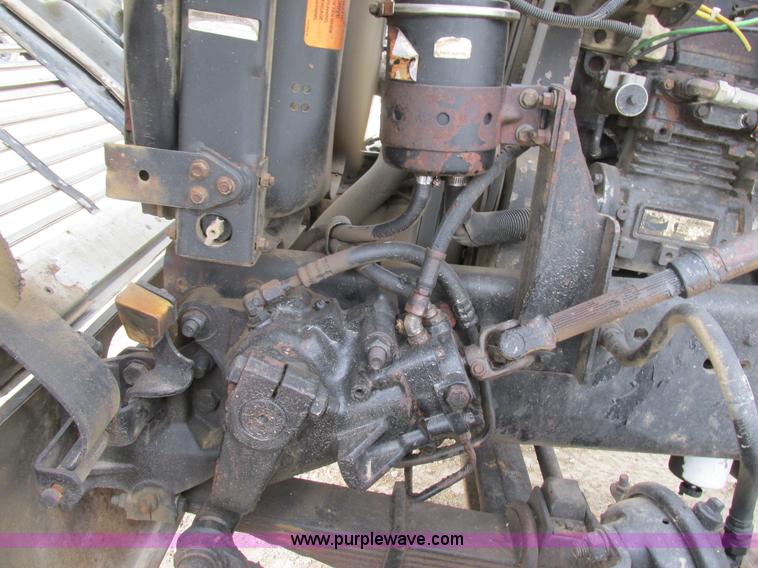 image for item E7445 1995 Ford LT9000 dump truck