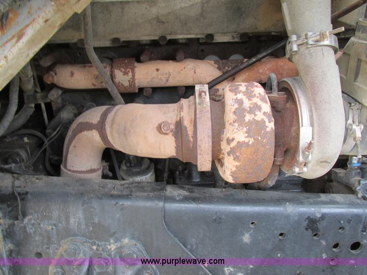 image for item E7445 1995 Ford LT9000 dump truck