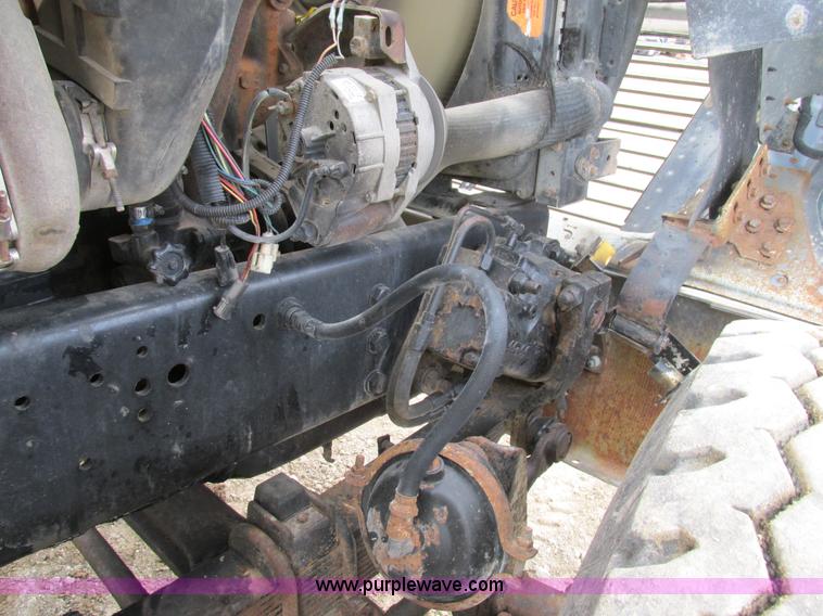 image for item E7445 1995 Ford LT9000 dump truck