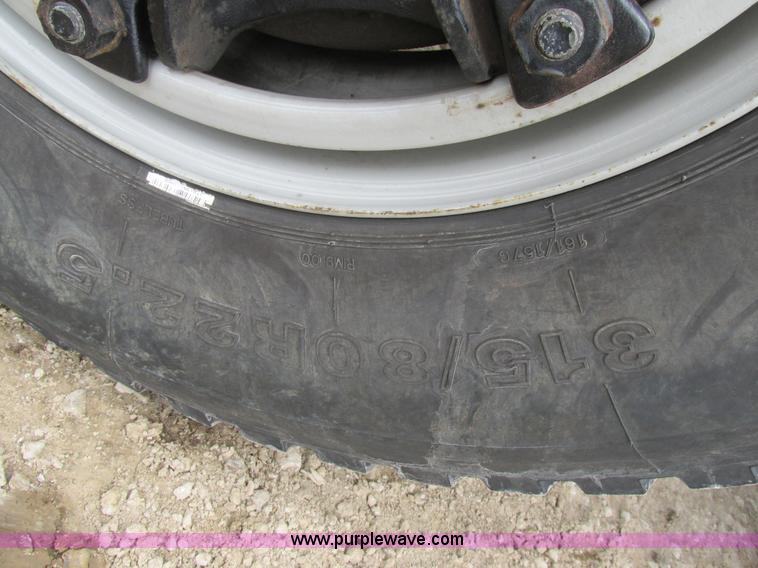 image for item E7445 1995 Ford LT9000 dump truck