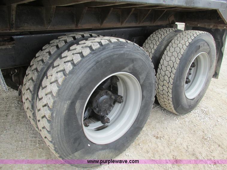 image for item E7445 1995 Ford LT9000 dump truck