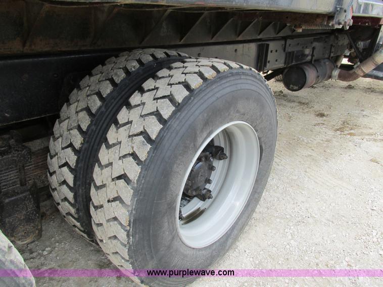 image for item E7445 1995 Ford LT9000 dump truck