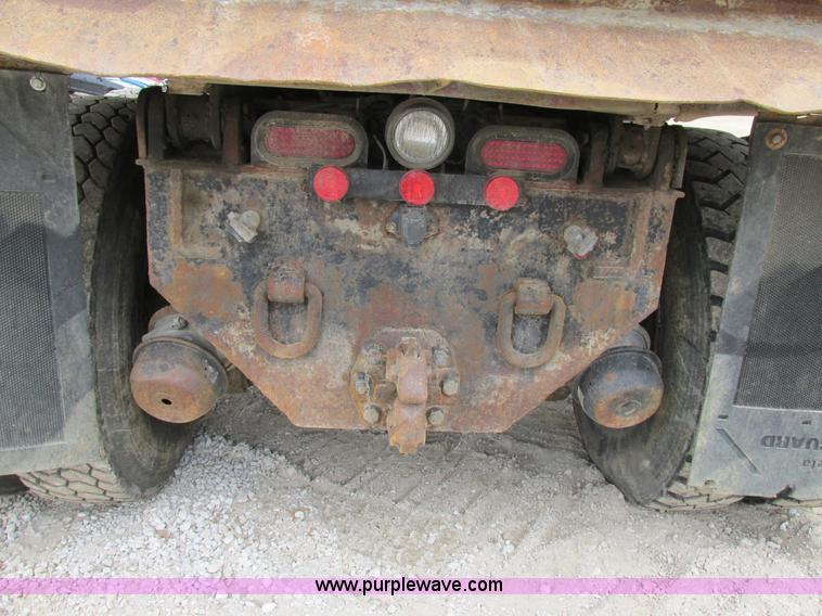 image for item E7445 1995 Ford LT9000 dump truck