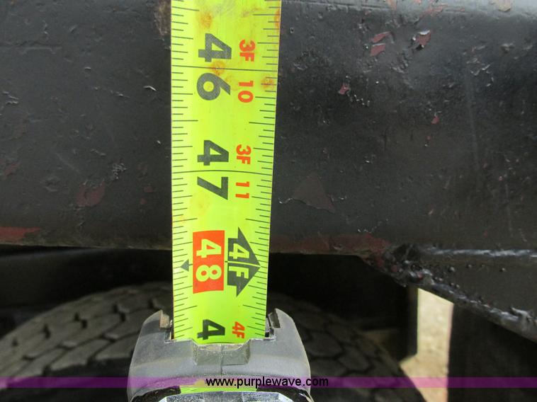 image for item E7445 1995 Ford LT9000 dump truck