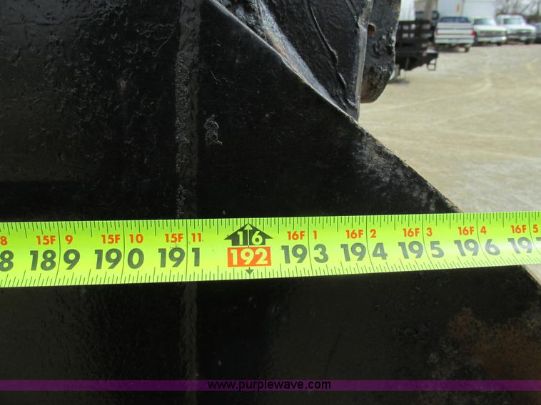 image for item E7445 1995 Ford LT9000 dump truck