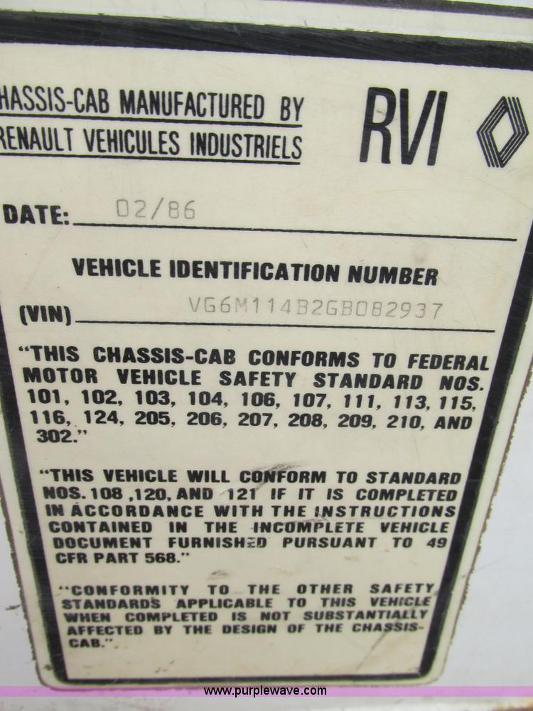 image for item E7446 1986 Mack flatbed truck