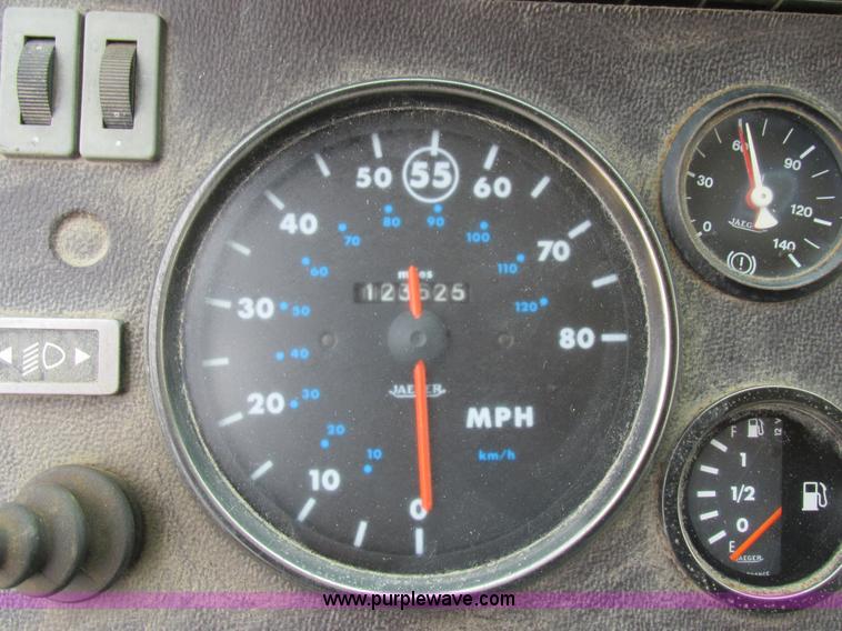 image for item E7446 1986 Mack flatbed truck